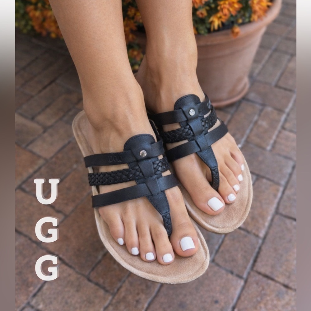 UGG Maddie new black arrivals wedge sandal 🥰